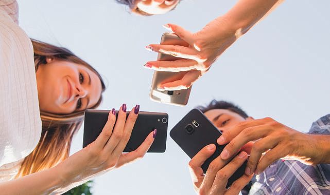 Sosyal medya, Z kuşağı için ‘yaşam tarzı vitrini’ işlevi görüyor