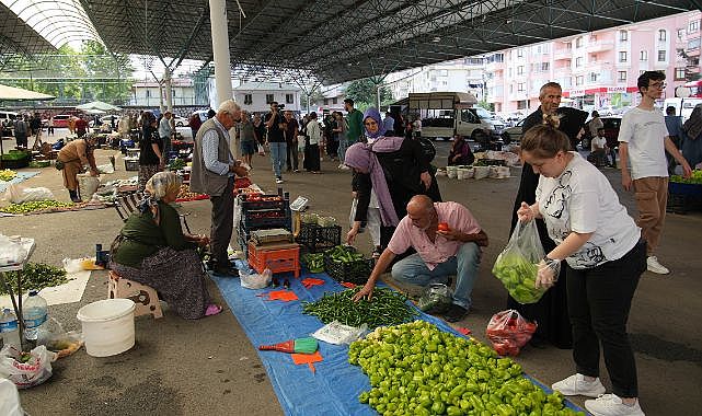 Vatandaşla çiftçiyi buluşturan pazar