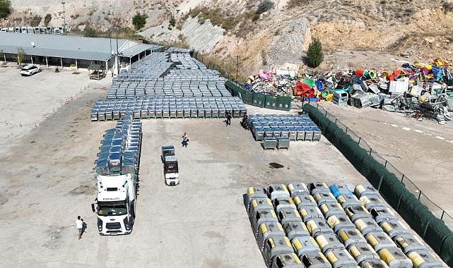 Çankaya’da konteynerleri yıkanarak temizleniyor