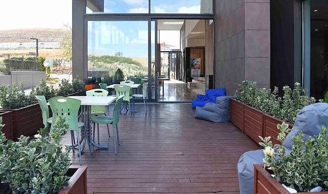 Çayyolu’nda gençlerin bir araya gelip ders çalışacakları merkez yapıldı