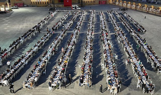 Etimesgut Belediyesi’nden esnafa iftar yemeği
