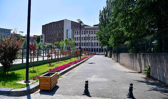 Ulus 100. Yıl Meydanı’nın altında yer alan kapalı otopark hizmete girdi