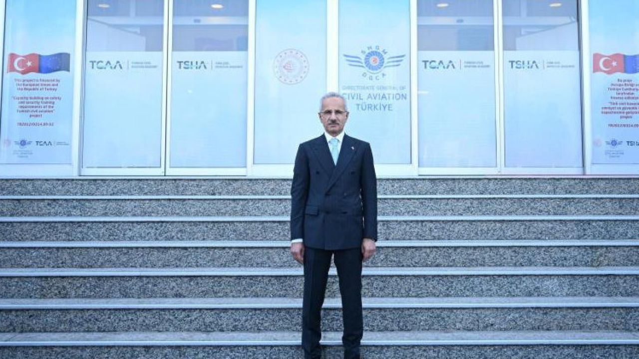 Bakan Uraloğlu'ndan 12 yeni iç hat müjdesi