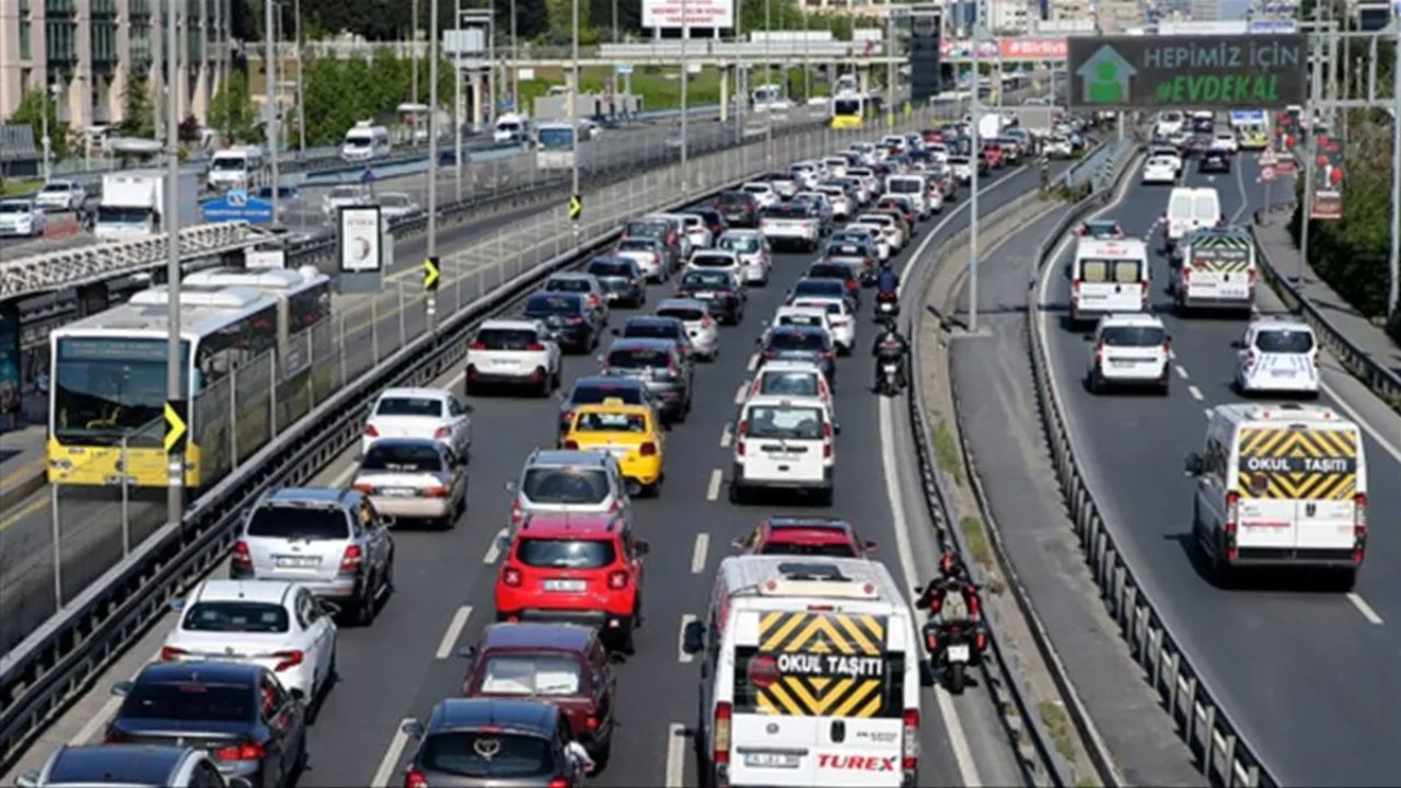 İkinci el otomobil'de 6 ay 6 bin km ilan kısıtlaması 2027’ye kadar uzatıldı